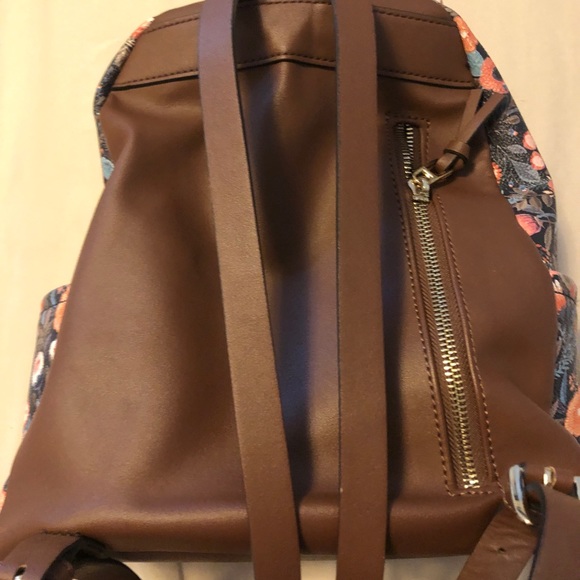 Gorgeous Parfois floral Backpack bag sold out rare - Picture 9 of 9